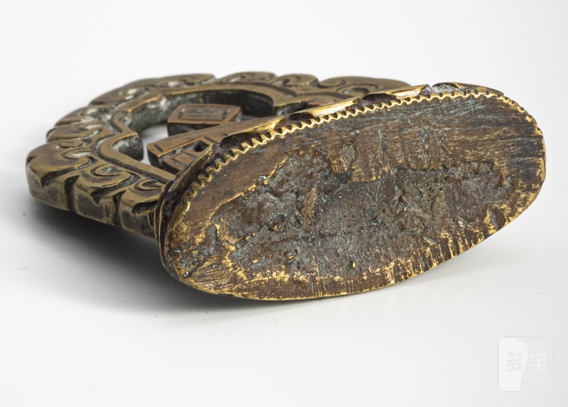 Altar emblem with Sanskrit character and a bronze of the Buddha - 图3
